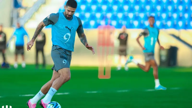 القنوات الناقلة لمباراة الهلال والنصر اليوم.. قمّة الرياض تحبس الأنفاس