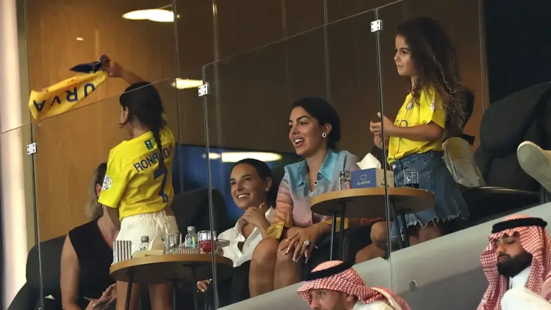 جورجينا رودريغيز تدعم رونالدو في أزمته مع النصر