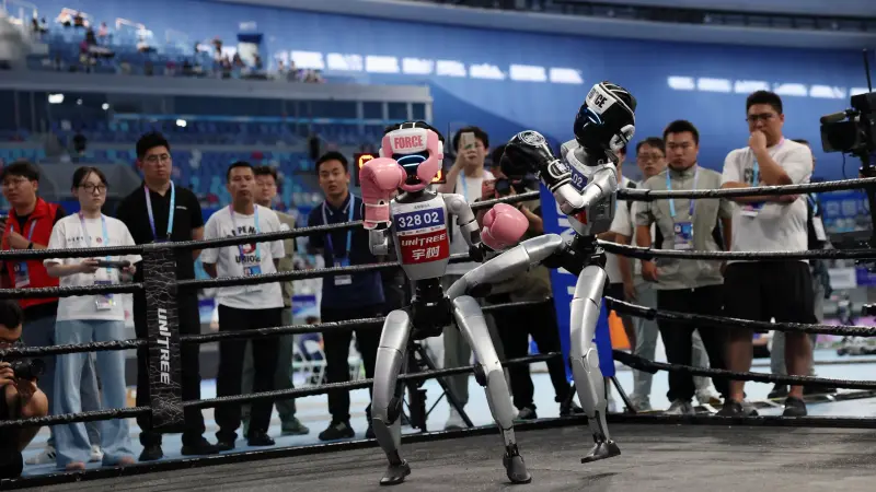 الذكاء الاصطناعي المادي.. روبوتات بشرية تزاحم في سوق العمل العالمي