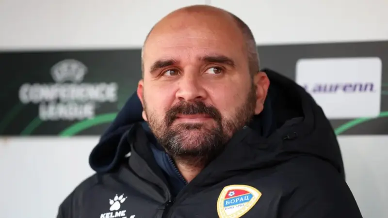 فيديو - مأساة في صربيا.. وفاة مدرب بأزمة قلبية أمام لاعبيه