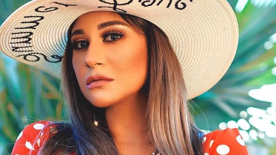 الفنانة إنجي شرف تتعرض لحادث سير على الطريق السريع (إنستغرام) الفنانة إنجي شرف تتعرض لحادث سير على الطريق السريع (إنستغرام)