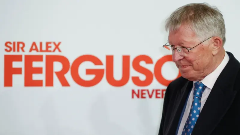 فيديو - ظهور نادر لمدرب مانشستر يونايتد رفقة نجوم هوليوود