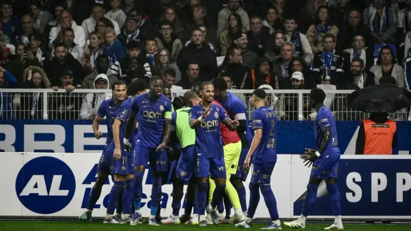 الدوري الفرنسي - موناكو يعبر أوكسير ويواصل مزاحمة باريس سان جيرمان