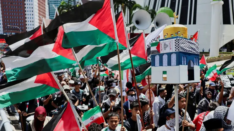 ما الذي يخفيه الطلاب البريطانيون عن زملائهم اليهود؟ استطلاع يكشف