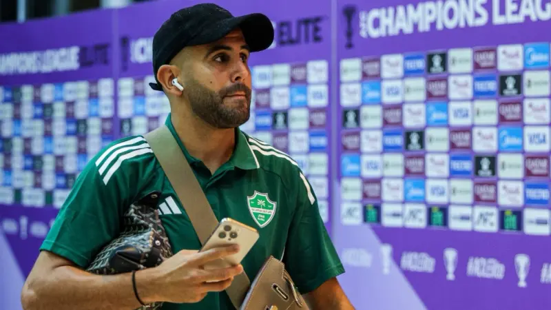 رياض محرز يقترب من عرش عمر السومة في آسيا