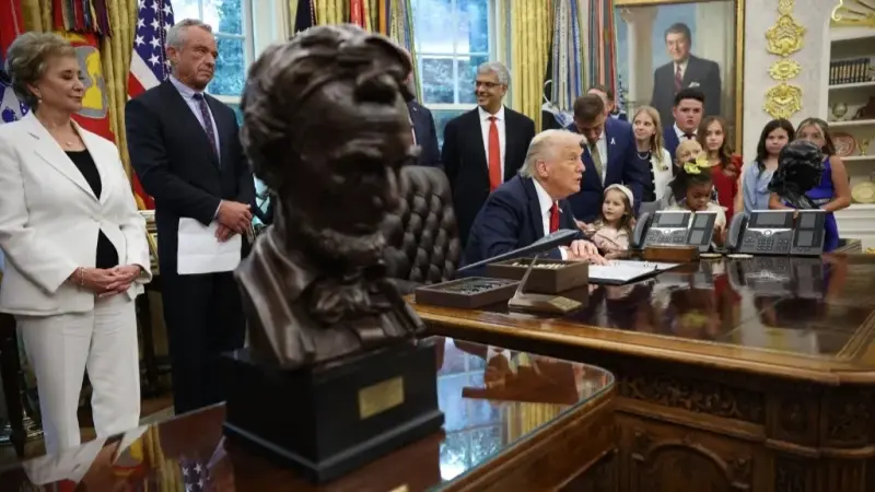 ترامب يعلن تخفيض أسعار بعض الأدوية