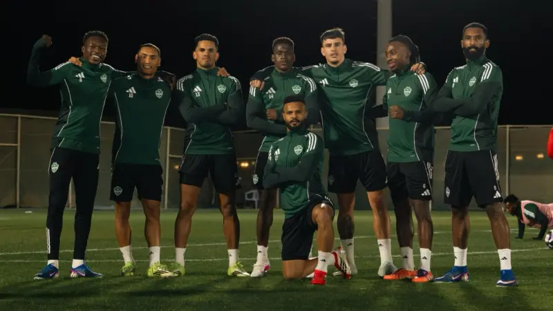 تشكيلة الأهلي اليوم أمام ضمك.. الغيابات تضرب دفاع الراقي