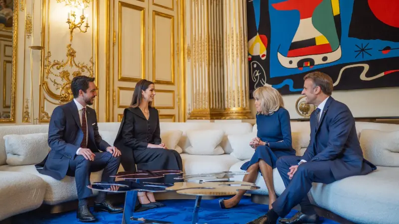 ولي العهد الأردني يشكر ماكرون على حفاوة الاستقبال في باريس