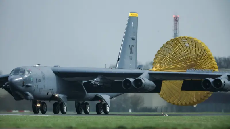 "سنتكوم" تنشر فيديو لإقلاع القاذفة "بي-52" في مهمة ضد إيران