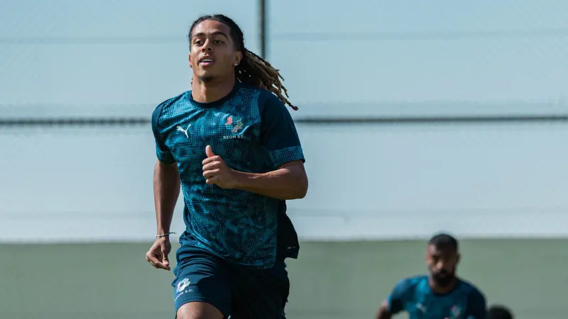 القنوات الناقلة لمباراة الخلود ضد نيوم اليوم في دوري روشن السعودي مع الموعد والتشكيلة