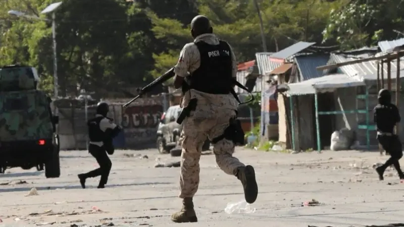 فيديو - حالة طوارئ بعد فرار الآلاف من السجن.. ماذا يحدث في هايتي؟