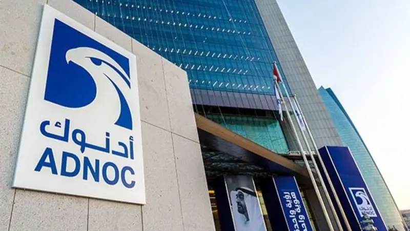 أدنوك تعلن تعرض سفينة تابعة لها للاستهداف بصاروخ أثناء عبورها مضيق هرمز