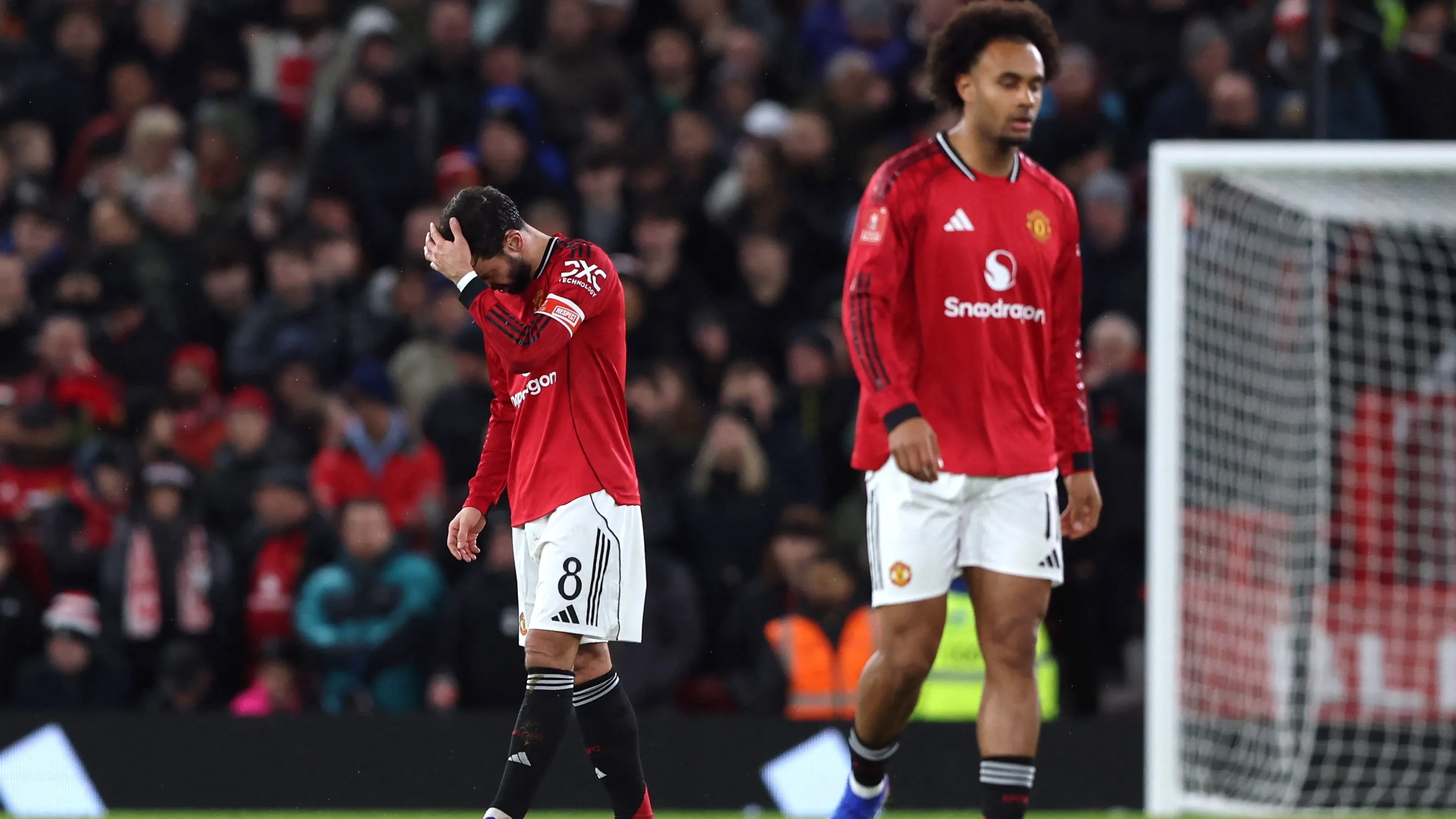 تشكيلة مانشستر يونايتد اليوم أمام السيتي.. الاختبار الأول لـ"مايكل كاريك" 