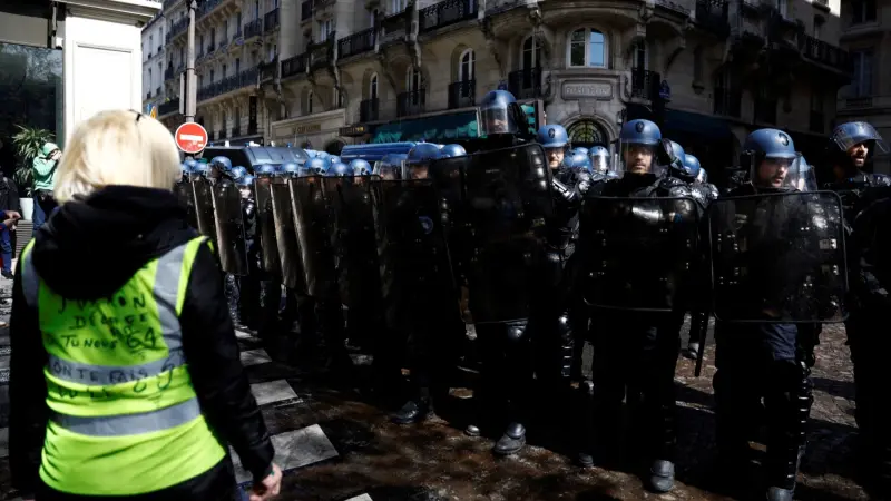 يوم تعبئة جديد في فرنسا.. هل ينهي المجلس الدستوري أزمة نظام التقاعد؟