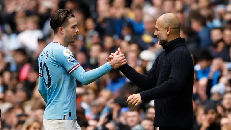 نجم مانشستر سيتي يُنحّي الخلافات ويضرب مثالا إنسانيا رائعا