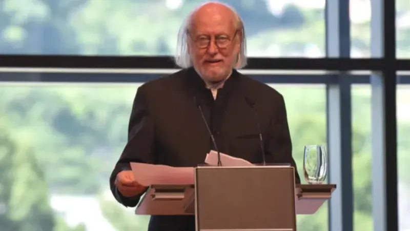 فاز بجائزة نوبل للآداب.. من هو الكاتب المجري لازلو كراسناهوركاي؟