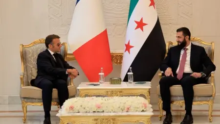 related_news_inside_blogsصور - الشرع يستقبل ماكرون في القصر الرئاسي بعد انفجارات دمشق