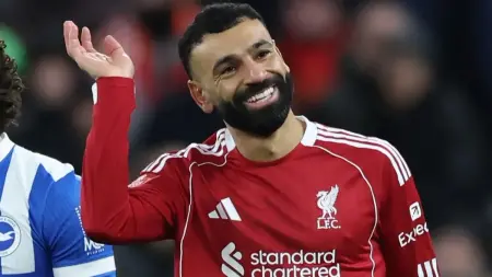 تصريحات سلوت عن محمد صلاح تشعل الجدل
