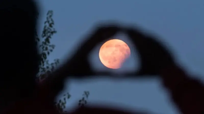 موعد خسوف القمر 2023 في الدول العربية.. كل ما تحتاج لمعرفته