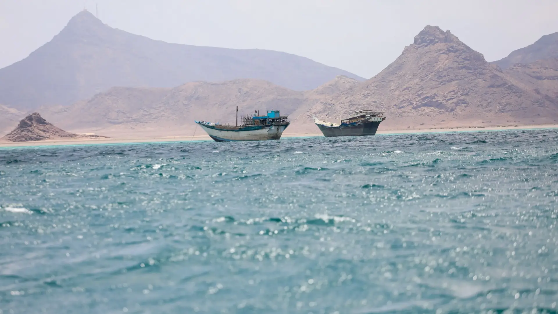 محللون: القدرة على الإغلاق الكامل لمضيق باب المندب أمر بالغ الصعوبة (رويترز) محللون: القدرة على الإغلاق الكامل لمضيق باب المندب أمر بالغ الصعوبة (رويترز)