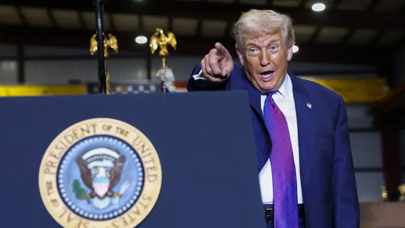 ترامب يحذر إيران من "عواقب وخيمة".. ويمهلها 10 إلى 15 يوما