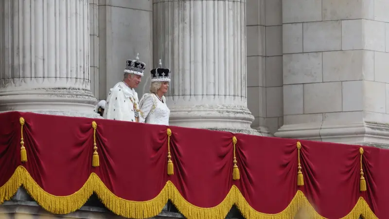 بمناسبة تتويج تشارلز.. حفل موسيقي ومهرجانات في الشوارع