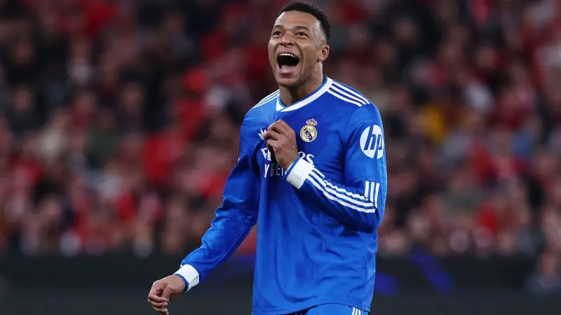 مبابي يقترب من إنهاء نزاعه المالي مع باريس سان جيرمان