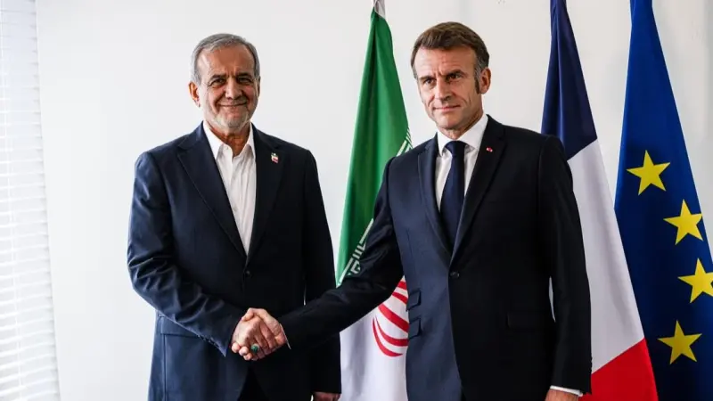 ماكرون: تحدثت مع الرئيس الإيراني حول التهدئة ومضيق هرمز