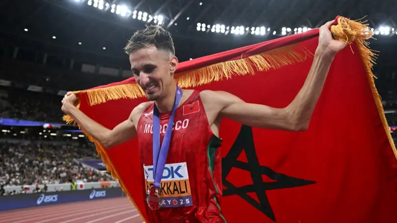 مونديال ألعاب القوى - ذرف الدموع.. ماذا قال سفيان البقالي بعد إحراز فضية 3000 متر موانع؟