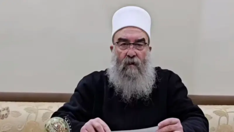 الزعيم الدرزي الذي يتصدر عاصفة السويداء.. من هو حكمت الهجري؟