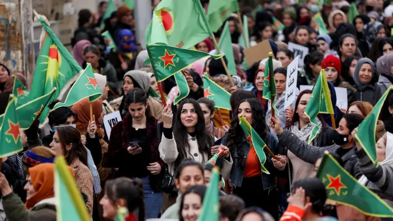 صور - نساء يتظاهرن في سوريا لمطالبة الحكام الجدد بالمساواة