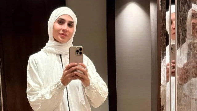 صور - آن الرفاعي في رحلة عمرة بعد الانفصال عن كريم محمود عبد العزيز 