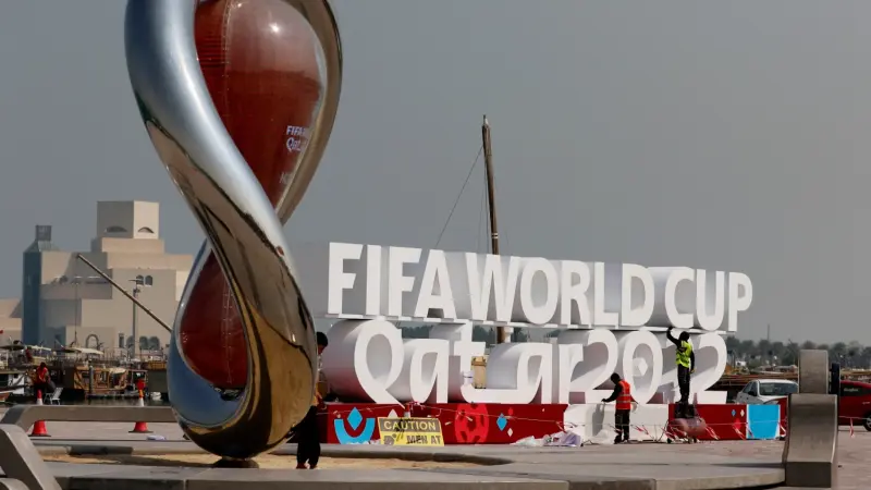 بعد عام على المونديال.. تقرير ينتقد أوضاع العمال في قطر