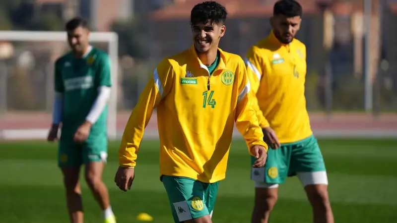 القنوات الناقلة لمباراة شبيبة القبائل ونجم مقرة اليوم في الدوري الجزائري 2024-2025