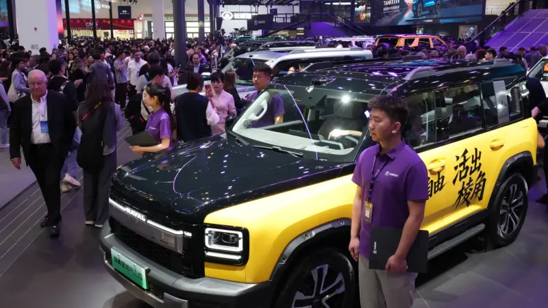 بكين تستضيف أكبر معرض للسيارات في العالم وسط هيمنة صينية