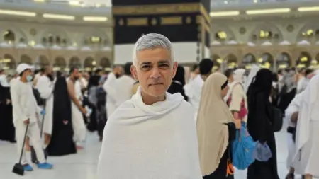 related_news_inside_blogsفيديو - عمدة لندن صادق خان يؤدي الحج ويوجه رسالة إنسانية من مكة