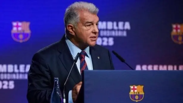 ما سبب استقالة لابورتا من رئاسة برشلونة؟