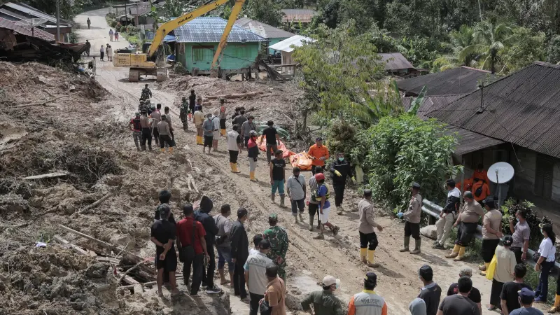فيديو - حصيلة مروّعة جراء الفيضانات في إندونيسيا