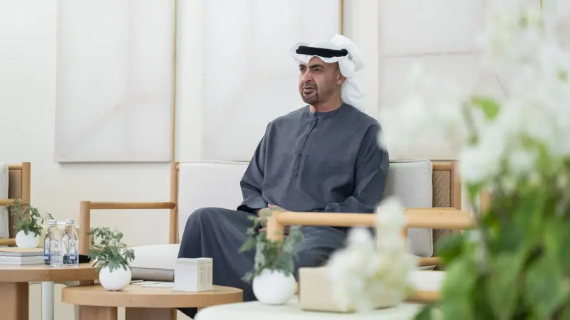 محمد بن زايد وعضو مجلس الشيوخ الأميركي جوني إيرنست يبحثان التطورات الإقليمية