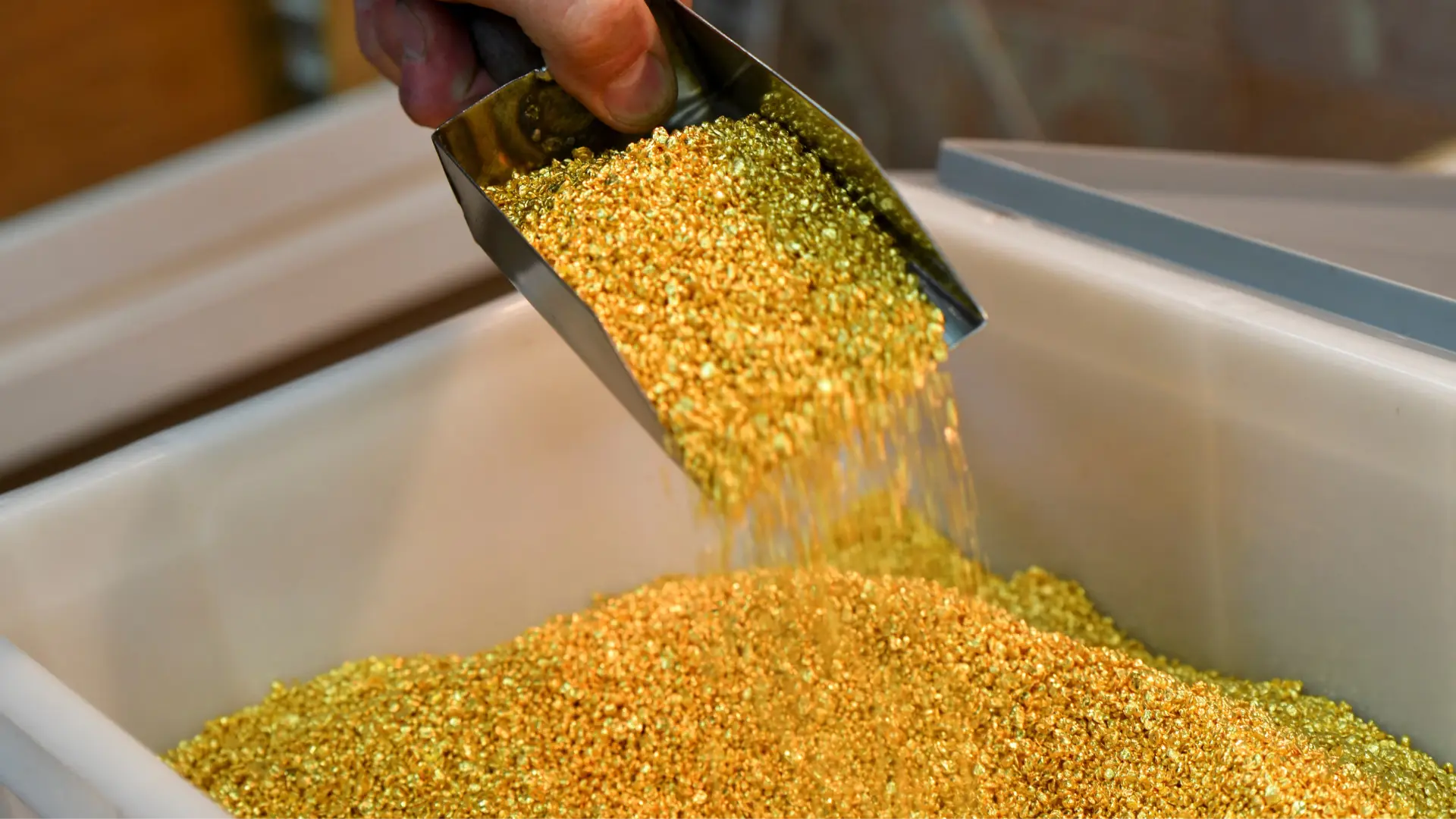 سعر الذهب اليوم الخميس فى سوق الذهب المصري ينخفض 35 جنيهًا (رويترز) سعر الذهب اليوم الخميس فى سوق الذهب المصري ينخفض 35 جنيهًا (رويترز)