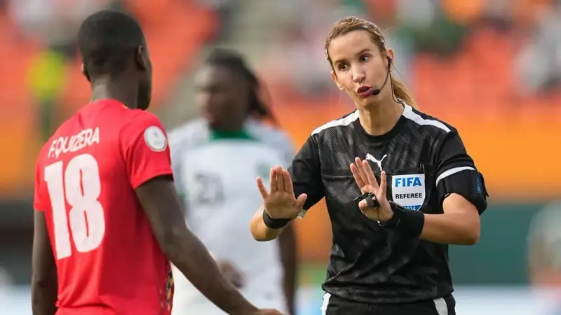 أفضل حكمة إفريقية.. المغربية بشرى كربوب تعلن اعتزالها