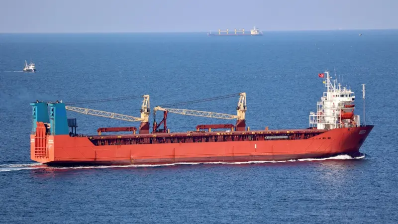 الجيش الأميركي يسقط مسيرة "حوثية" فوق خليج عدن