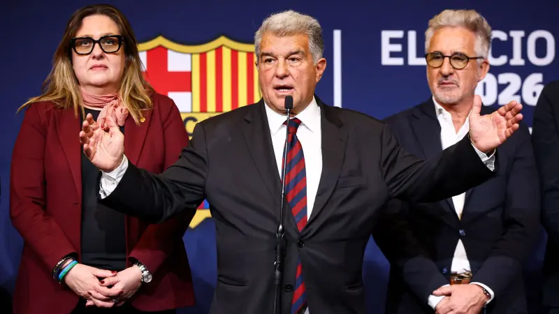 بعد تعنت أتلتيكو مدريد.. لابورتا يكشف موقف برشلونة من التعاقد مع ألفاريز