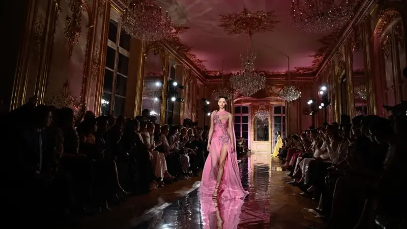 صور - إيلي صعب وزهير مراد في باريس.. عرضان للأزياء الراقية لربيع وصيف 2025