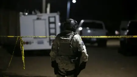 related_news_inside_blogsصراع كارتيلات المخدرات يحول ملعب كرة قدم إلى ساحة حرب