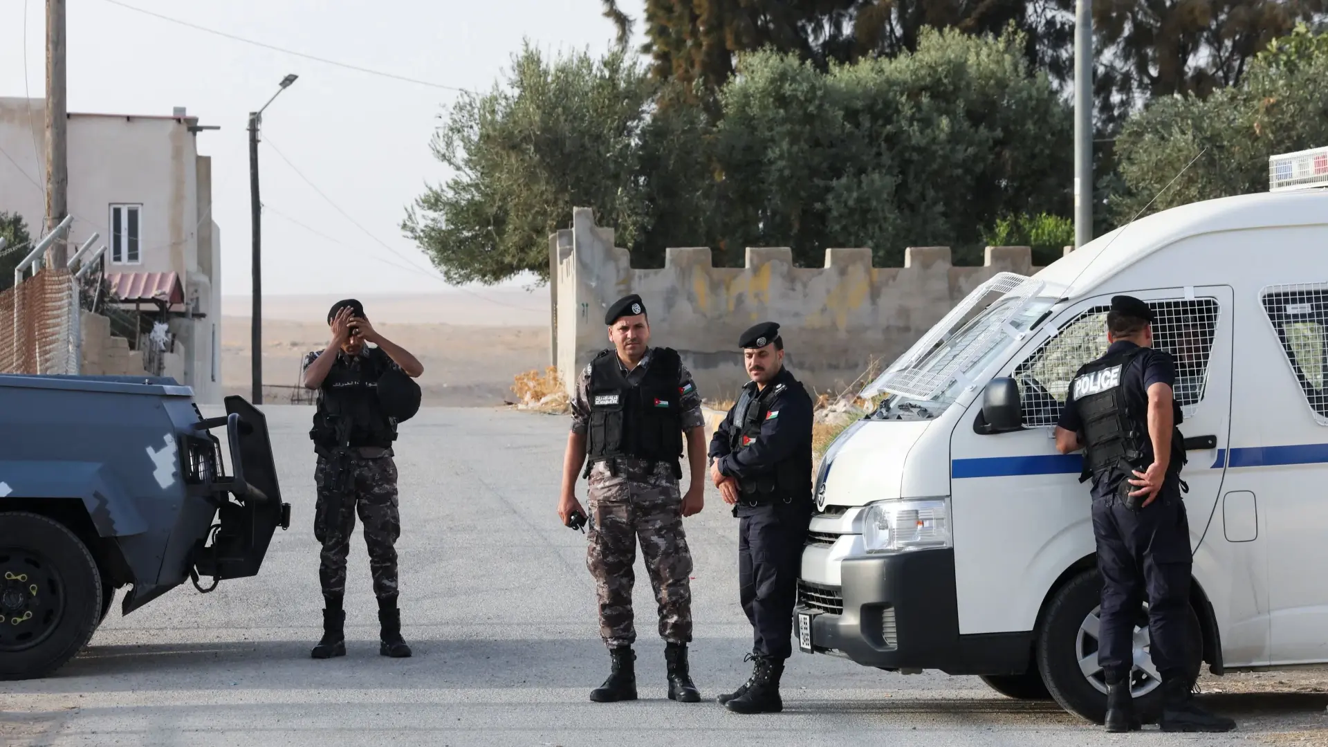 إعلام أردني: ارتفاع عدد القتلى إلى 8 أشخاص من جراء إطلاق النار (رويترز) إعلام أردني: ارتفاع عدد القتلى إلى 8 أشخاص من جراء إطلاق النار (رويترز)