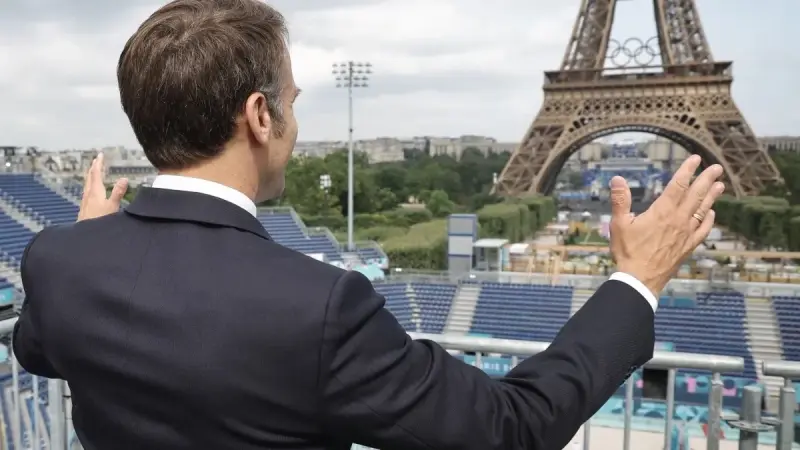 فرنسا تستيقظ من بهجة الأولمبياد على مأزق سياسي