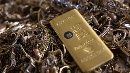 الذهب يقفز فوق 4,500 دولار بأسواق آسيا