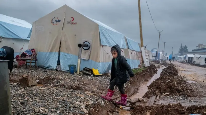 حاويات تشبه معسكرات الاعتقال.. هكذا يعيش الناجون من زلزال تركيا