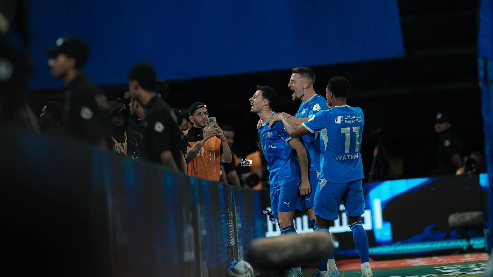 هدف مارتينيلي حسم فوز الهلال على الحزم (إكس) هدف مارتينيلي حسم فوز الهلال على الحزم (إكس)